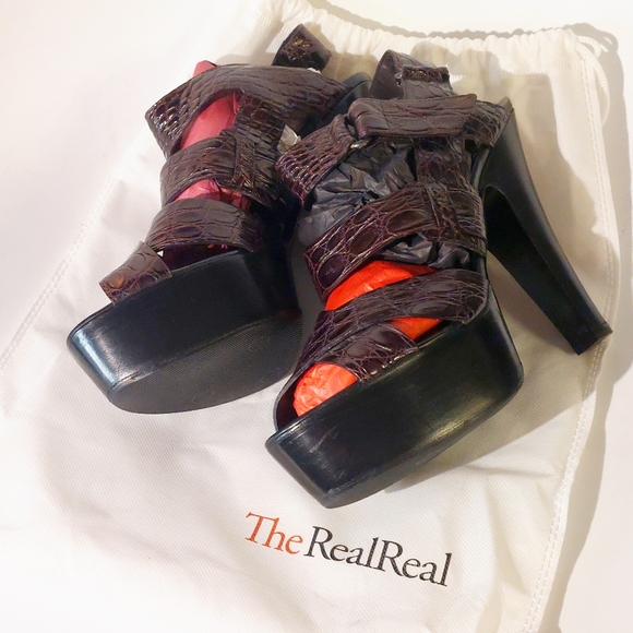 Bottega Veneta burgundy crocodile stamped leather platform heels, EU40.5, EUC - Picture 15 of 15